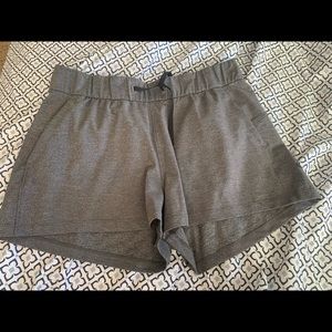 LuluLemon On the Fly Shorts 2.5”. Size 10